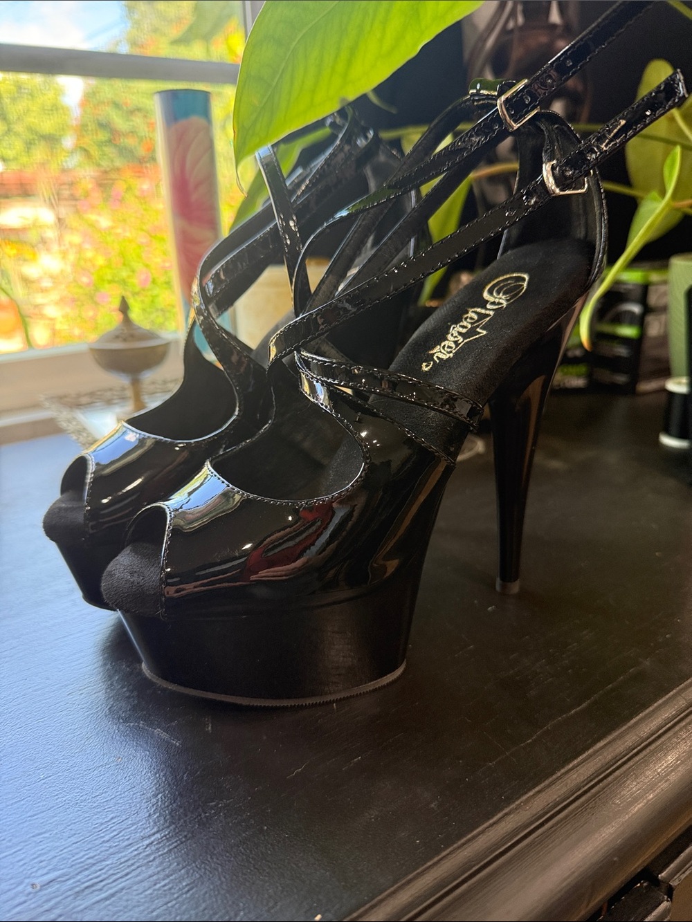 Pleaser Dream Pairs Black Patent Platform Peep-Toe Strappy Heels
